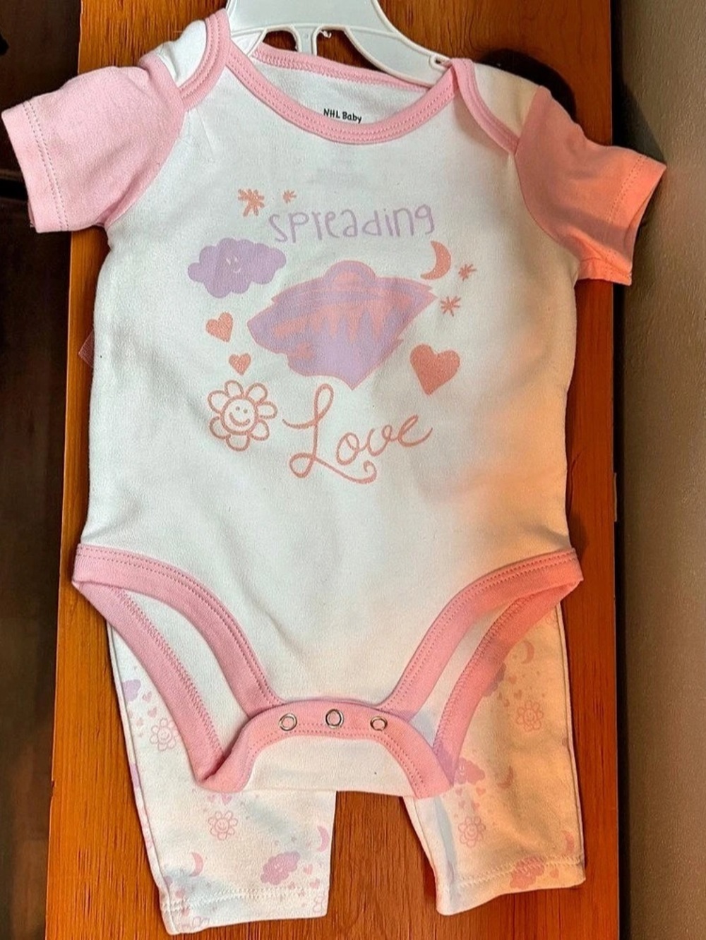 NHL Minnesota Wild Baby 0/3M Pink Bodysuit Set
